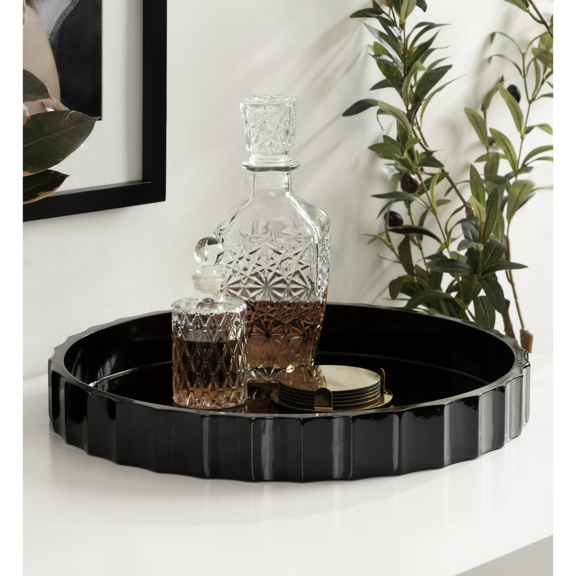 Kate and Laurel Lissi Decorative Round Tray (Black, 16")